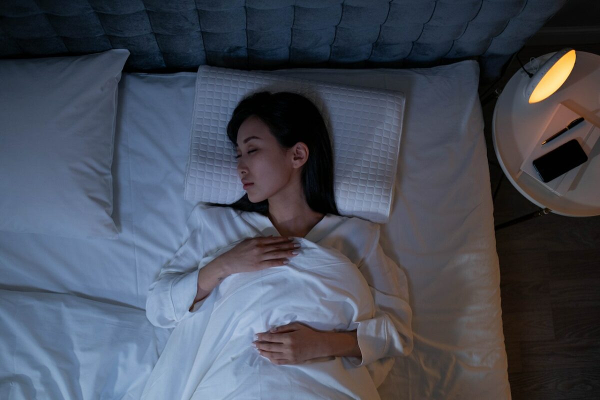 Posisi Tidur Yang Nyaman Saat Telinga Berdenging